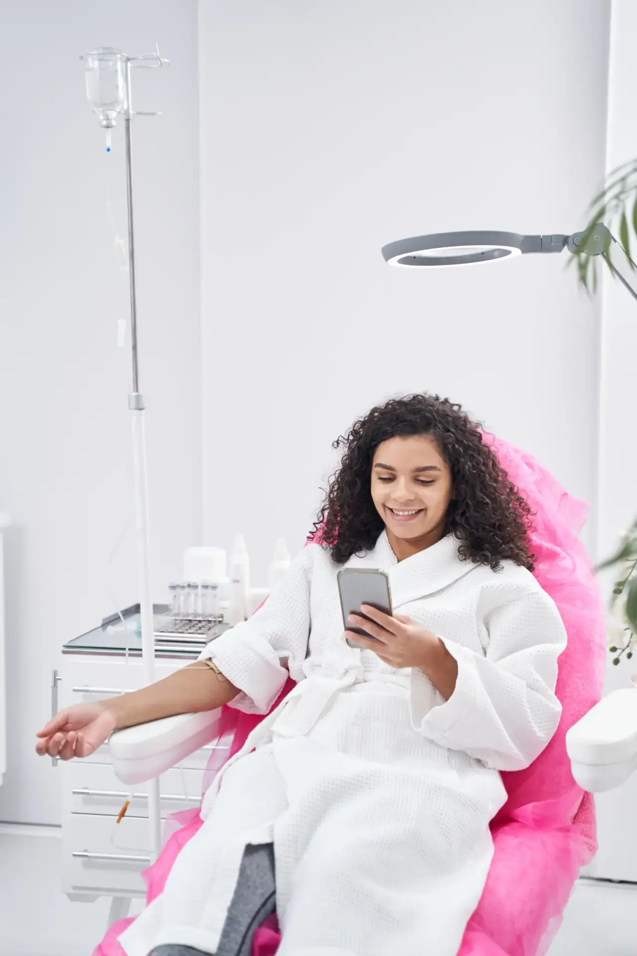 Patient receiving IV vitamin therapy for natural immune support in South Tempe, AZ